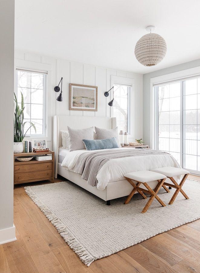 What Is the Right Size Rug for a Queen Bed?