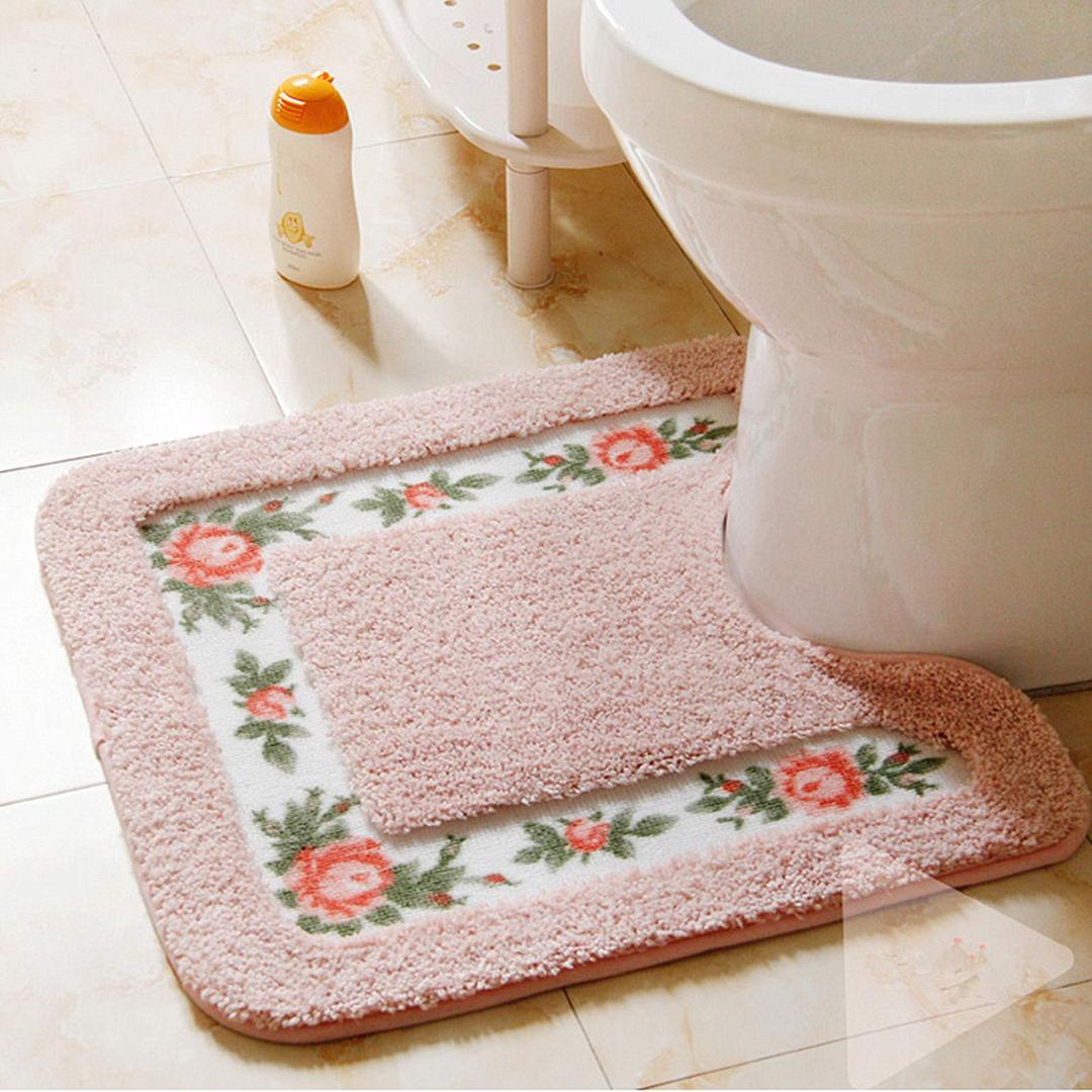 How Should You Size Your Bathroom Rug?