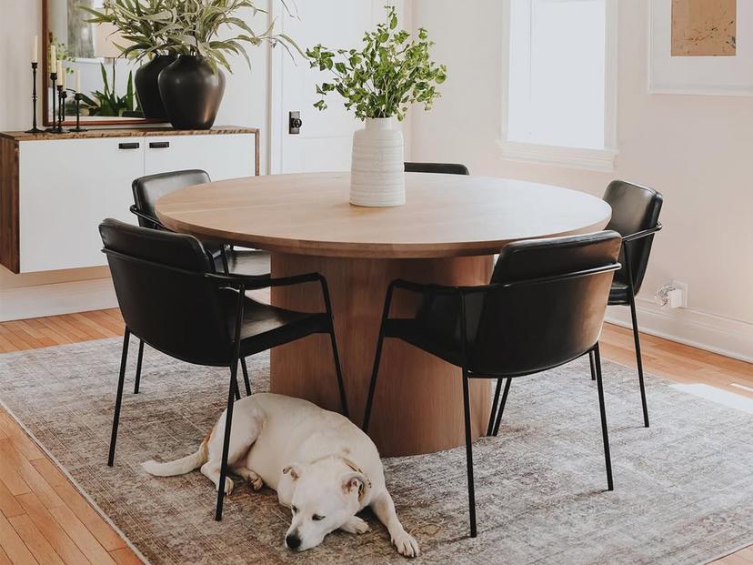 Why Should I Choose a Square Rug under a Round Table?